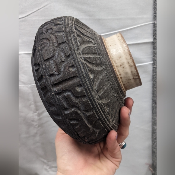 Focht Bubble Vase, Ceramic Stoneware Small Charcoal Pot Abstract Leaf Design - Picture 5 of 6